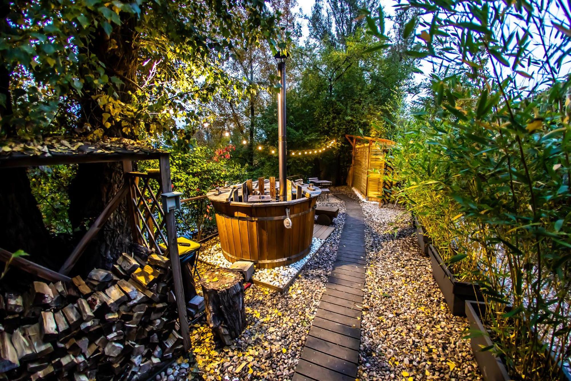 Bay Houseboats 3*