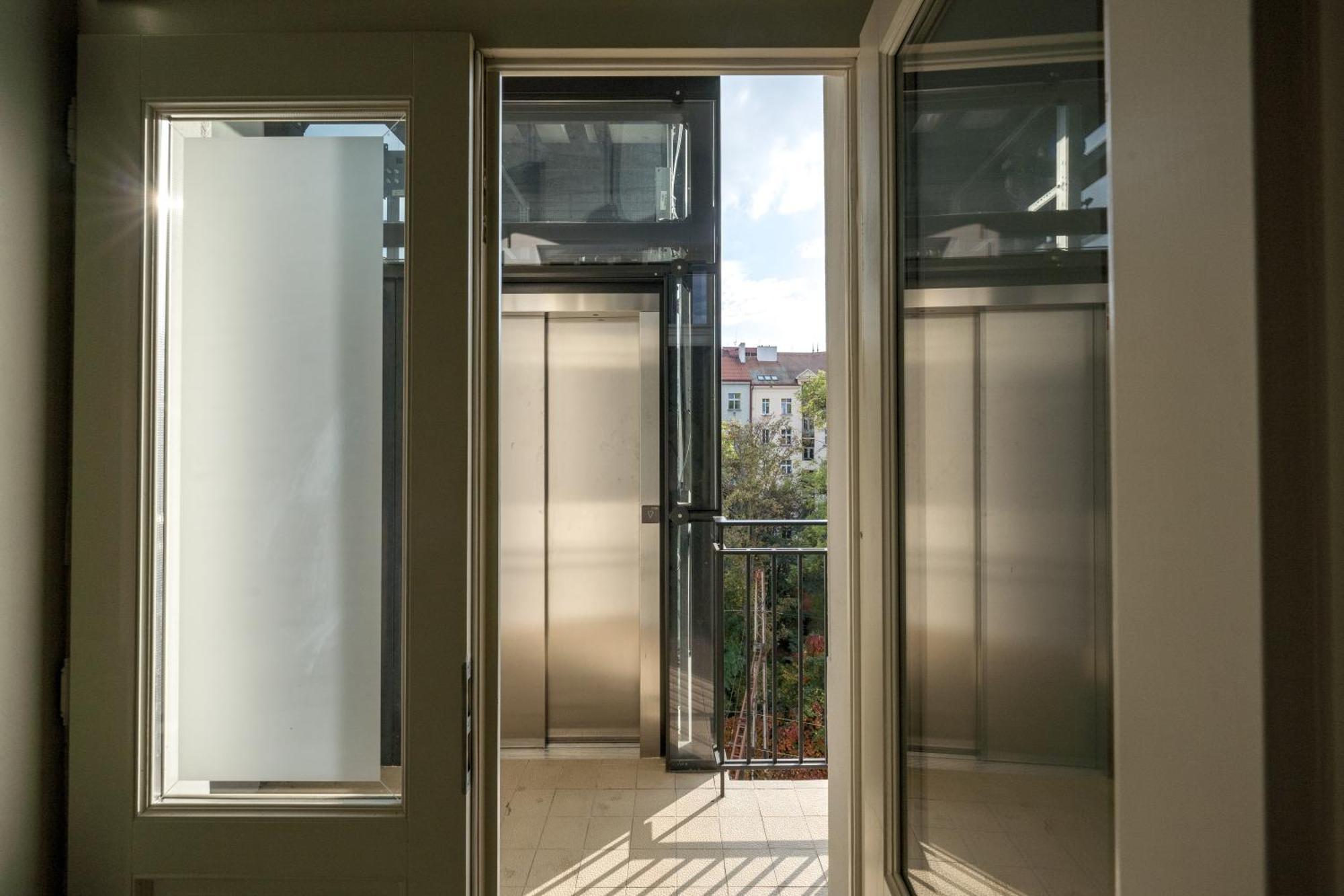 Apartment Days - Attic - Workspace - 100 Mbps Wi-fi - Park Nearby *