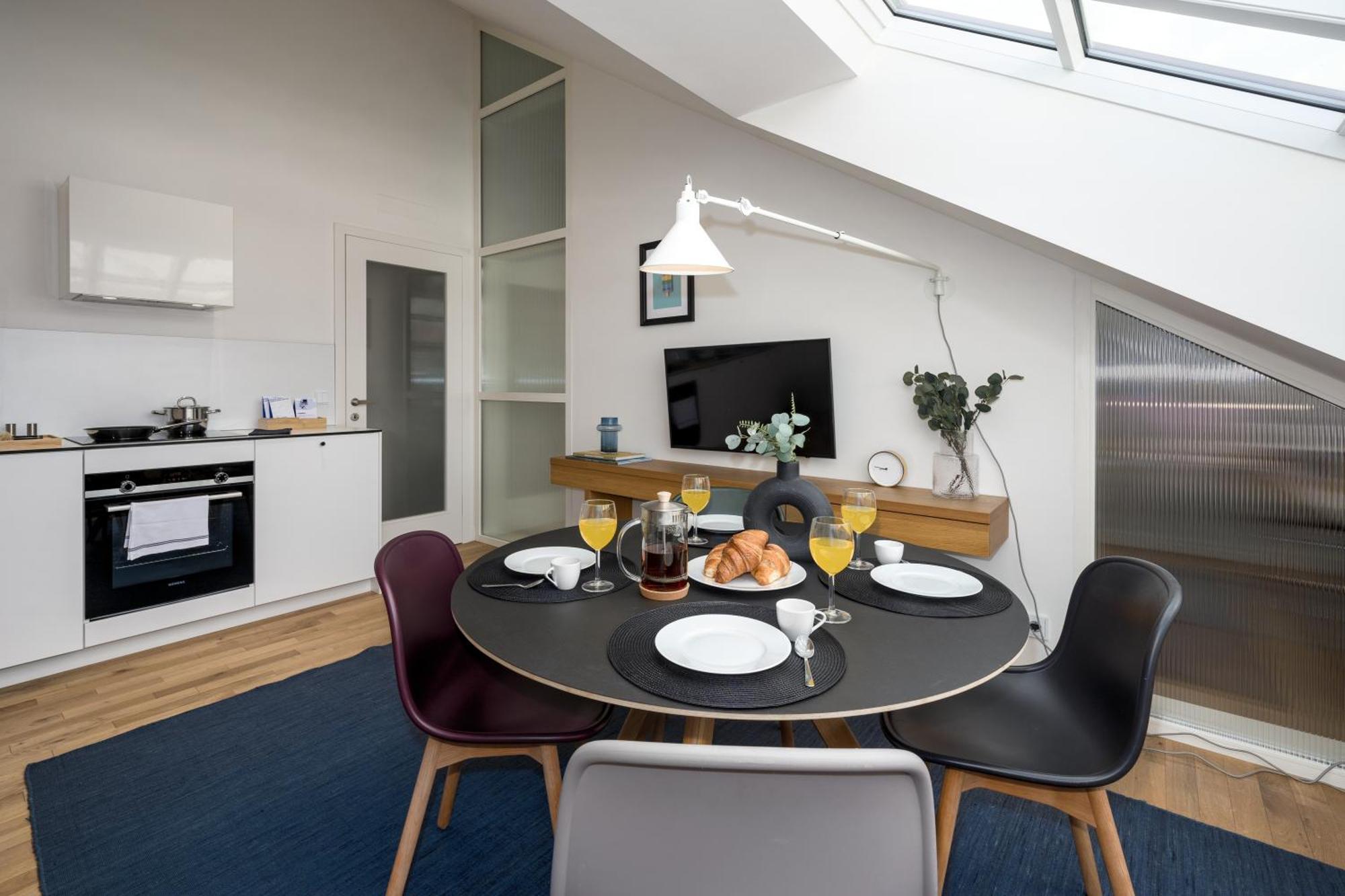 Apartment Days - Attic - Workspace - 100 Mbps Wi-fi - Park Nearby