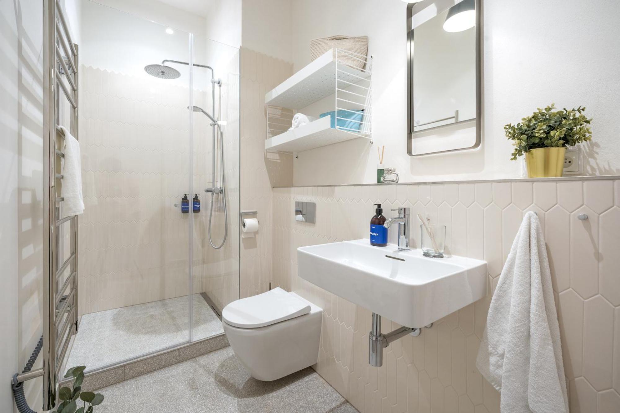 Days - Attic - Workspace - 100 Mbps Wi-fi - Park Nearby *