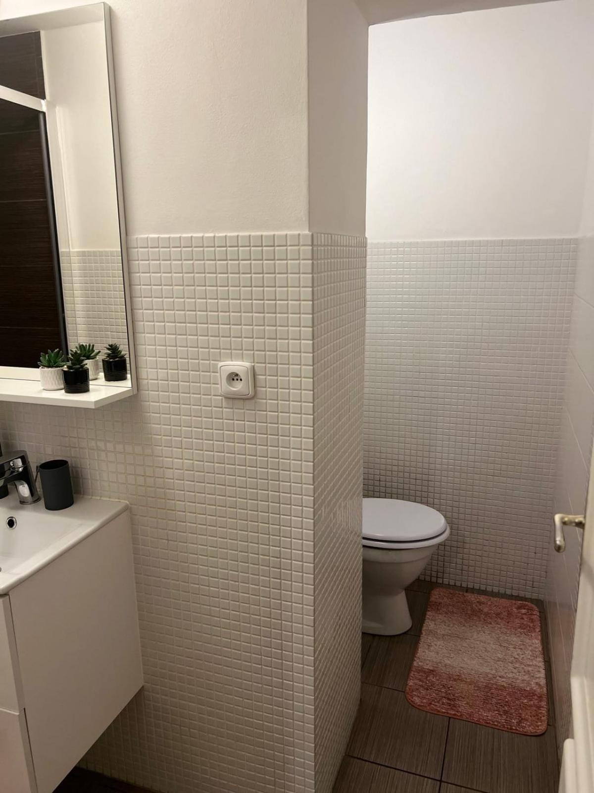 Lovely Havanska - With Free Parking Apartment