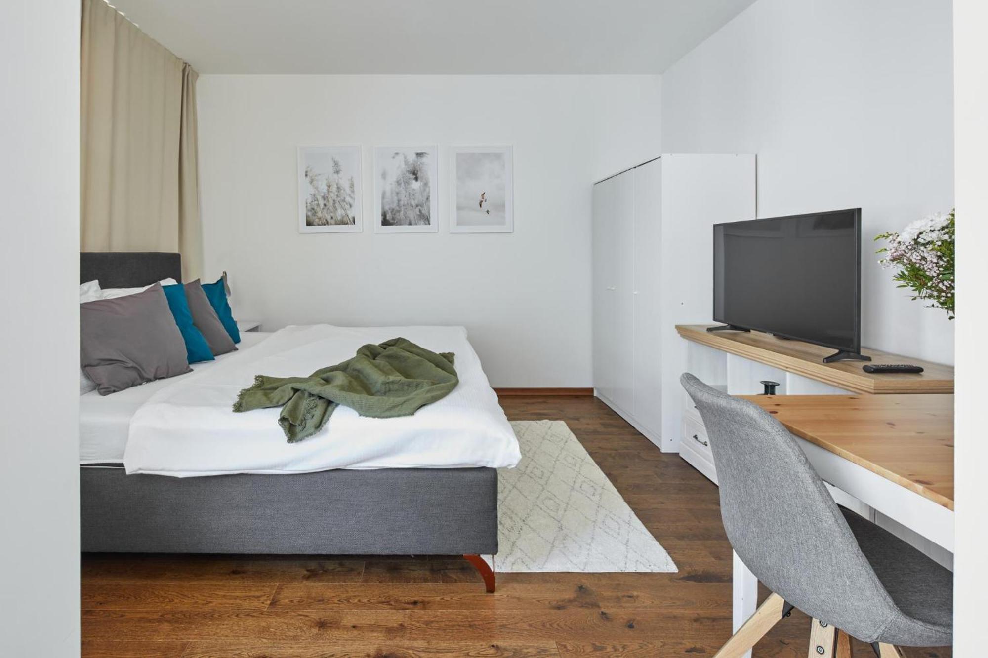 Days Apartment *