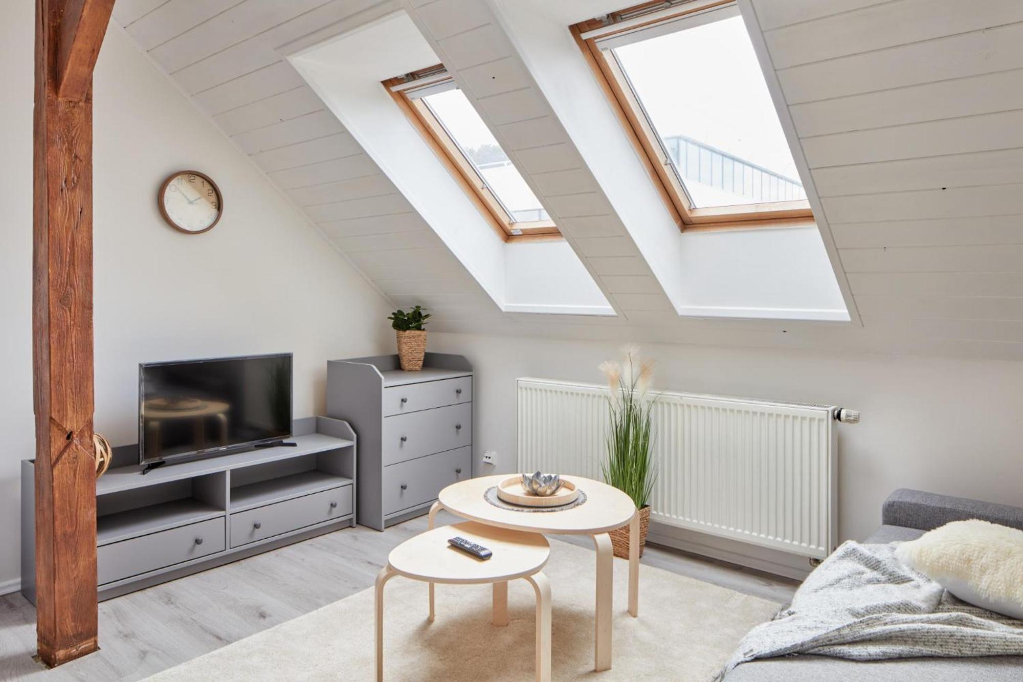 Days - Bright - Fast Wifi - Quiet Area Apartment