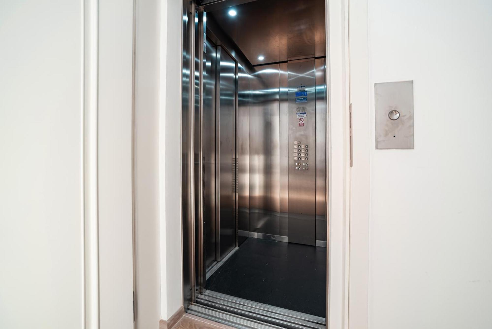 Appartement High-class Rooftop Apt. With Spacious Terrace *