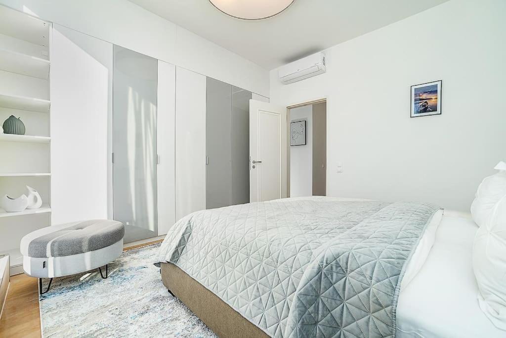 High-class Rooftop Apt. With Spacious Terrace * Prague