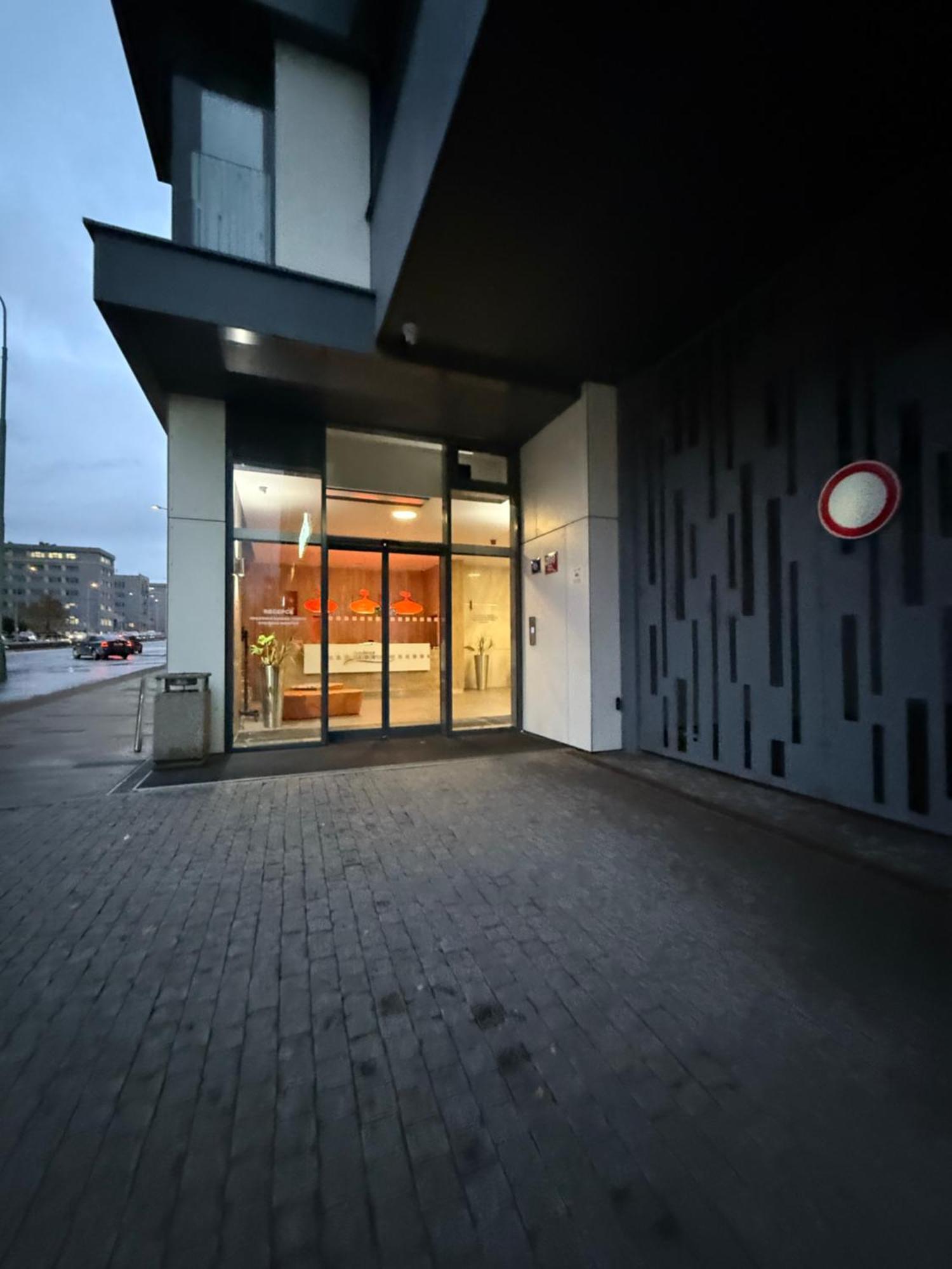 Apartamento Garden Towers In Center Praga