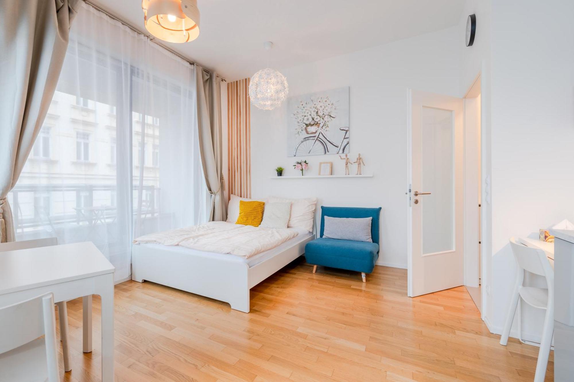 New-built Golden Luxury With Balcony Prague
