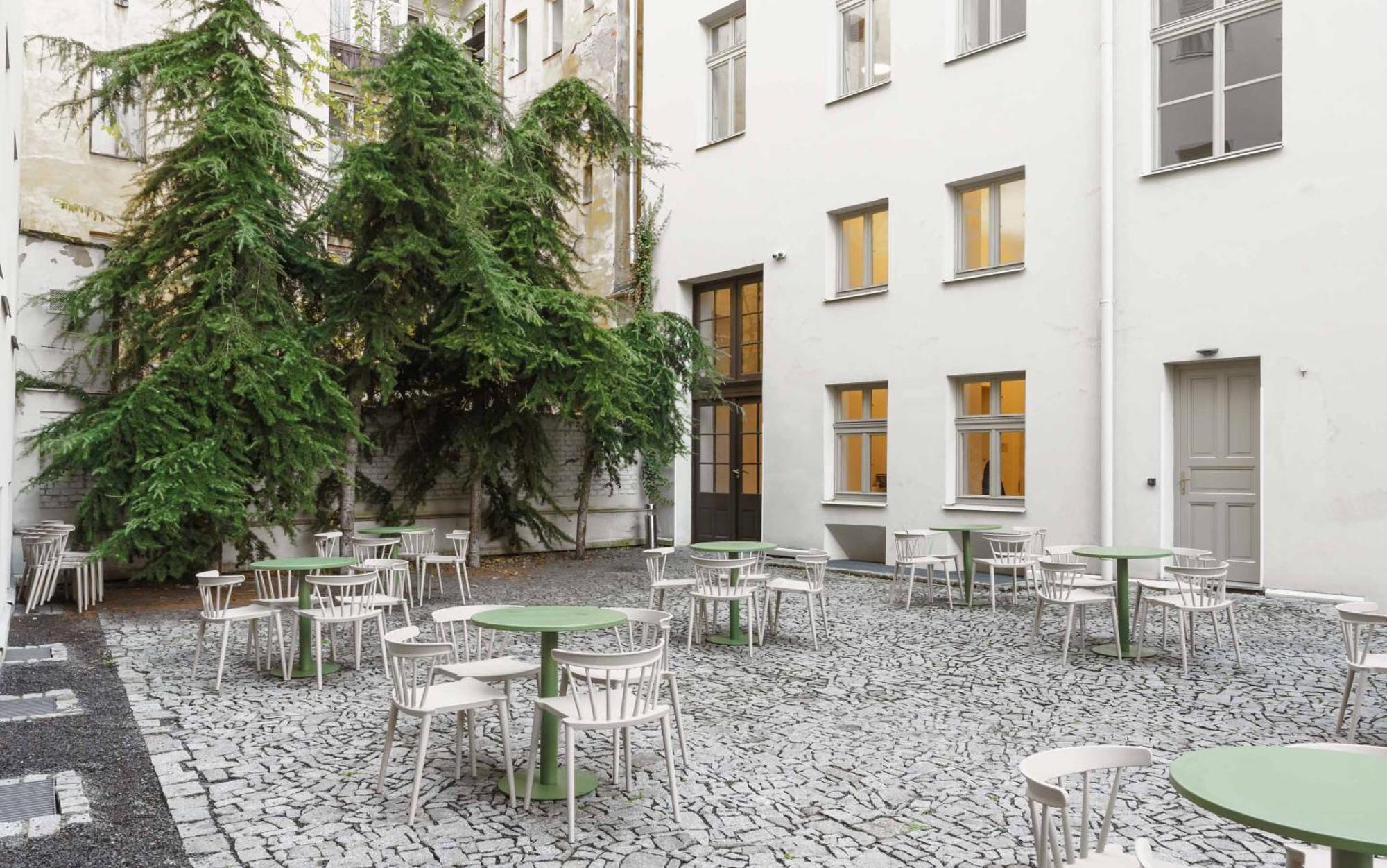 Limehome Halkova 4*