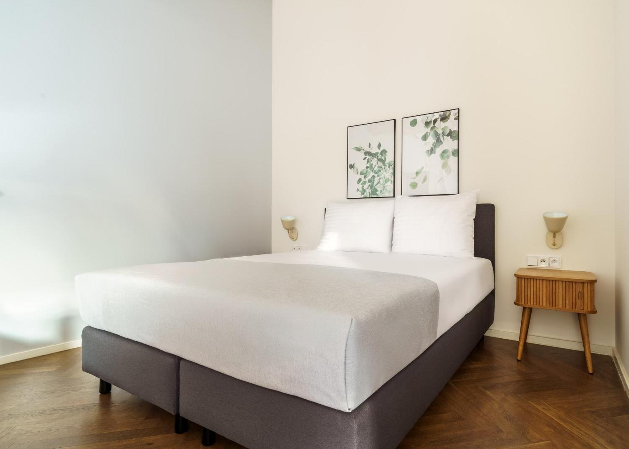 Limehome Halkova 4* Prague