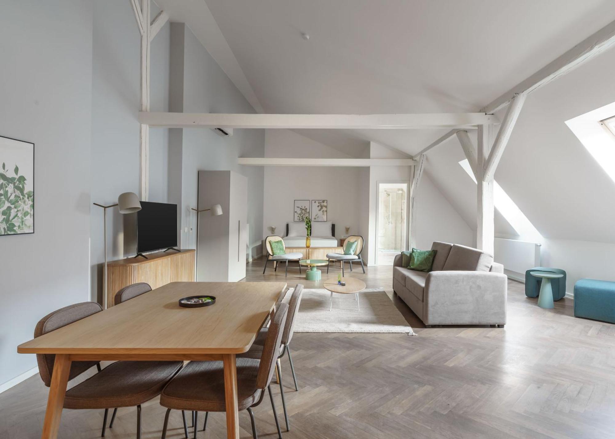 Limehome Halkova 4*