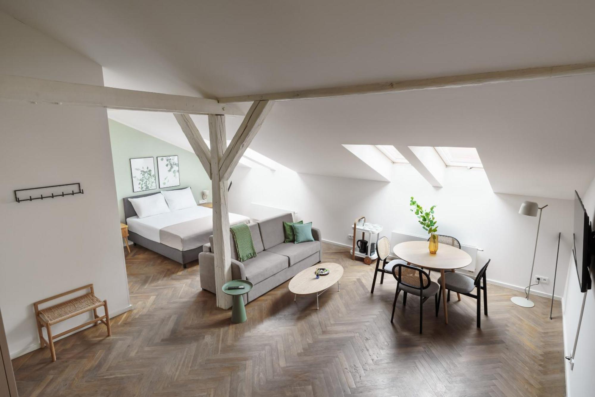 Limehome Halkova 4*