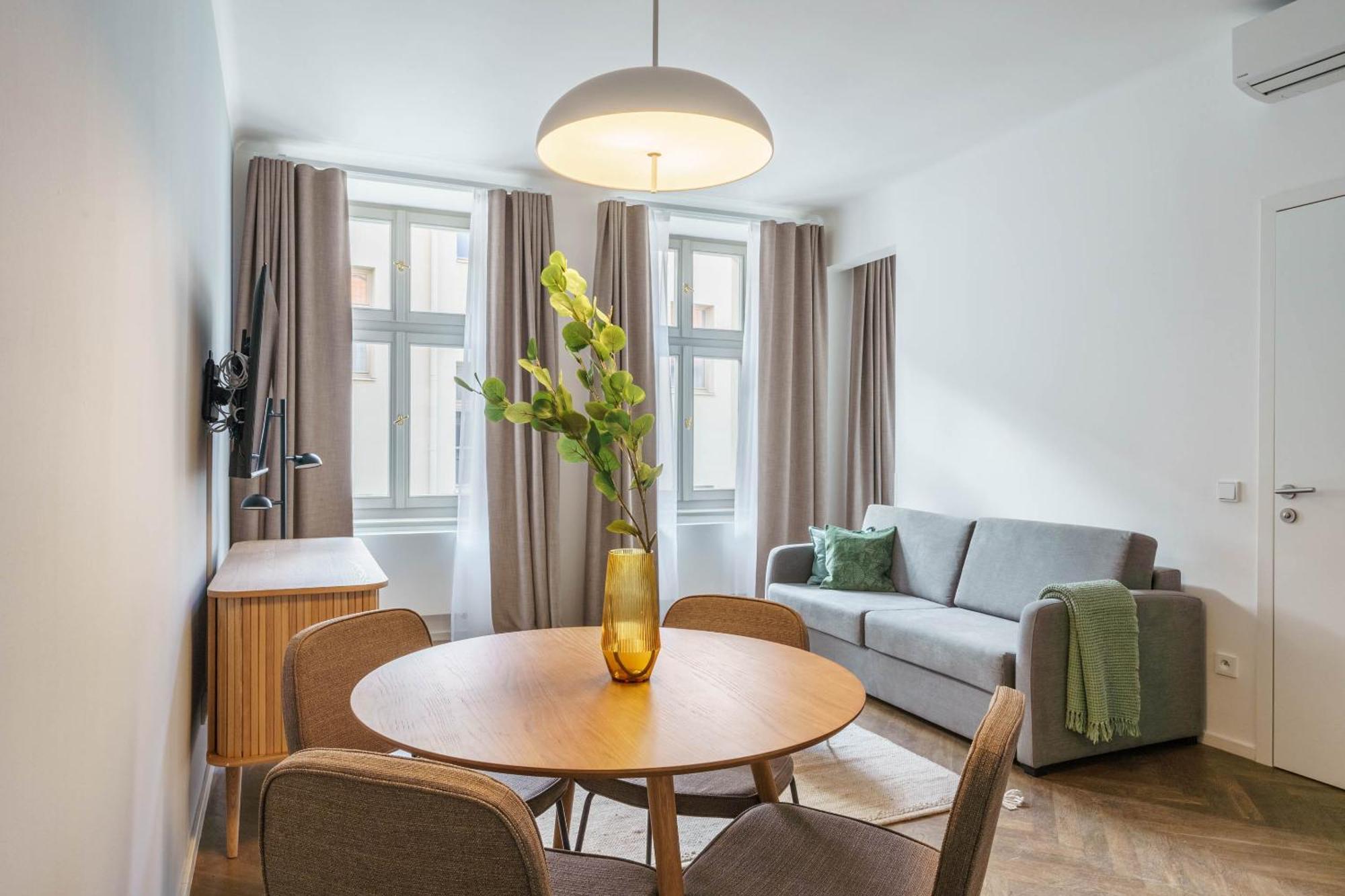 Limehome Halkova 4*