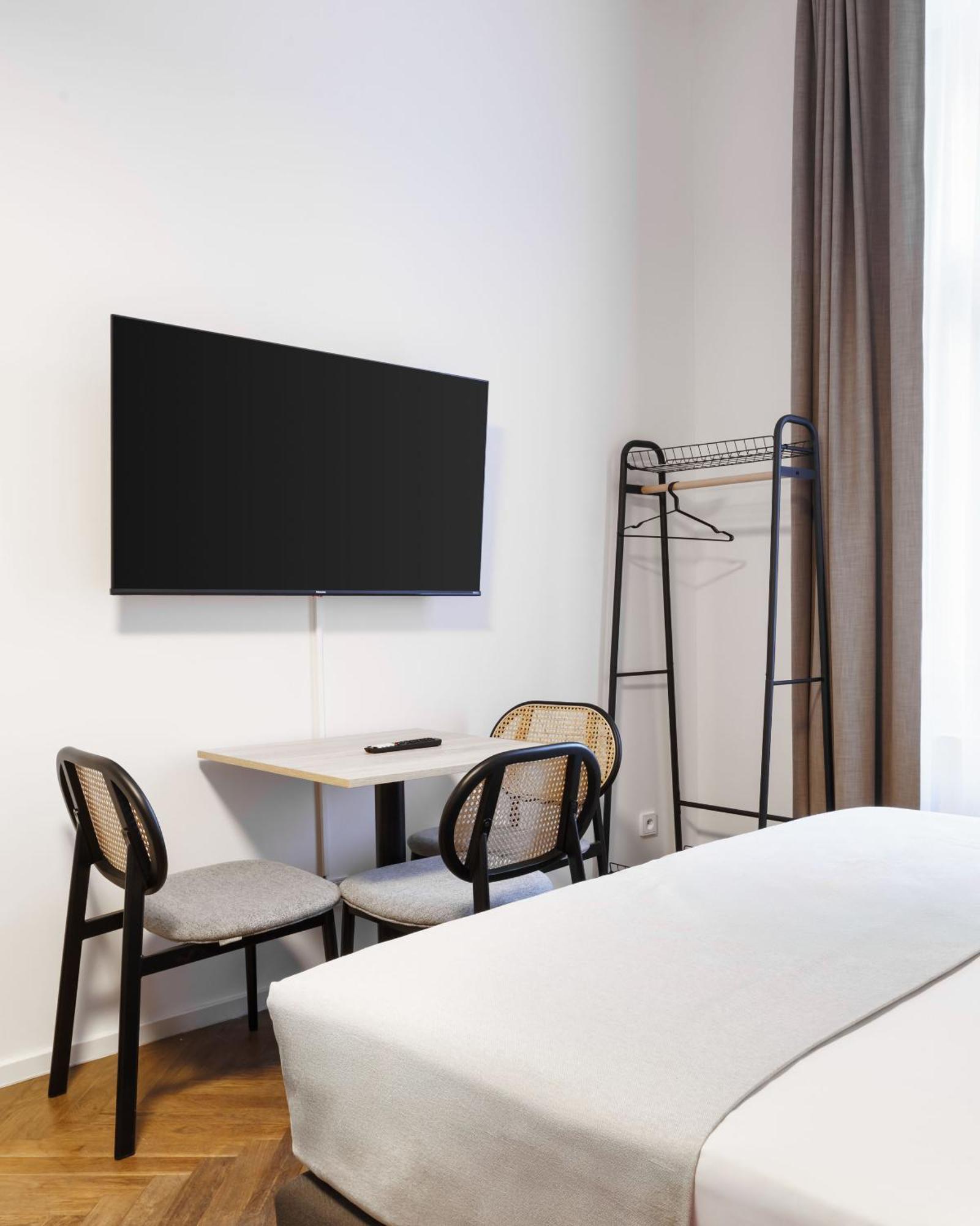 Limehome Halkova Aparthotel 4*