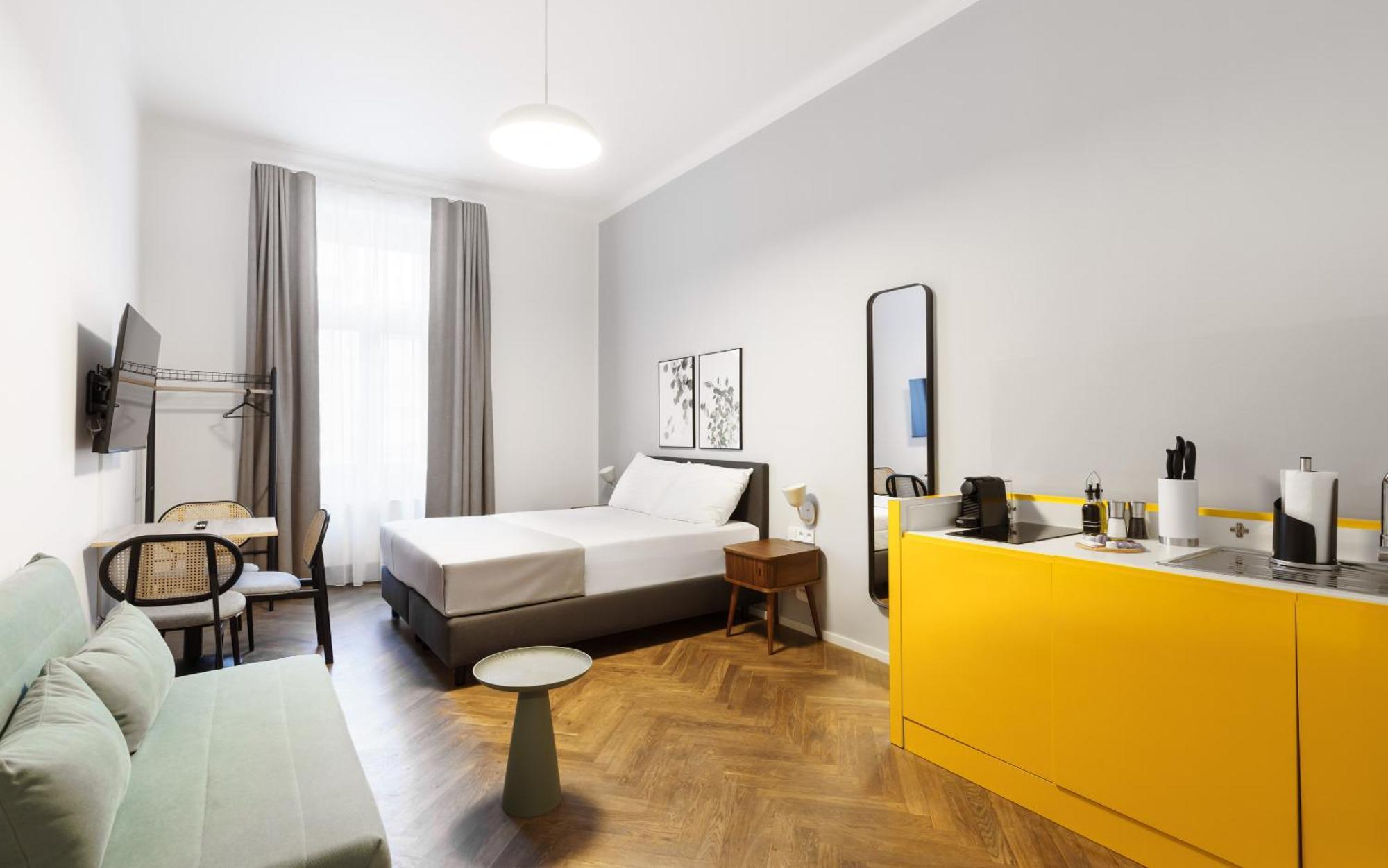 Limehome Halkova 4*