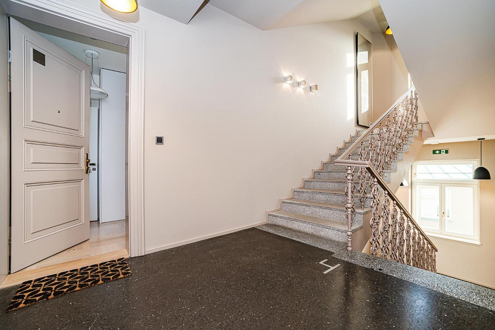 Apartment Stunning Designer With Terrace
