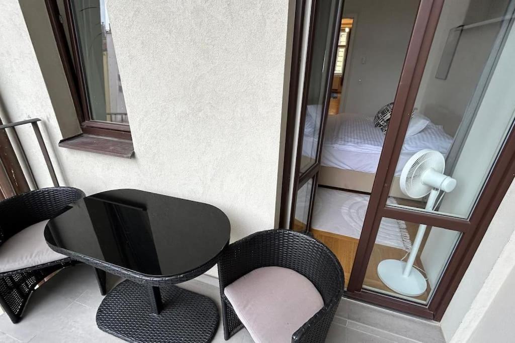 Cute With The Terrace And Ac