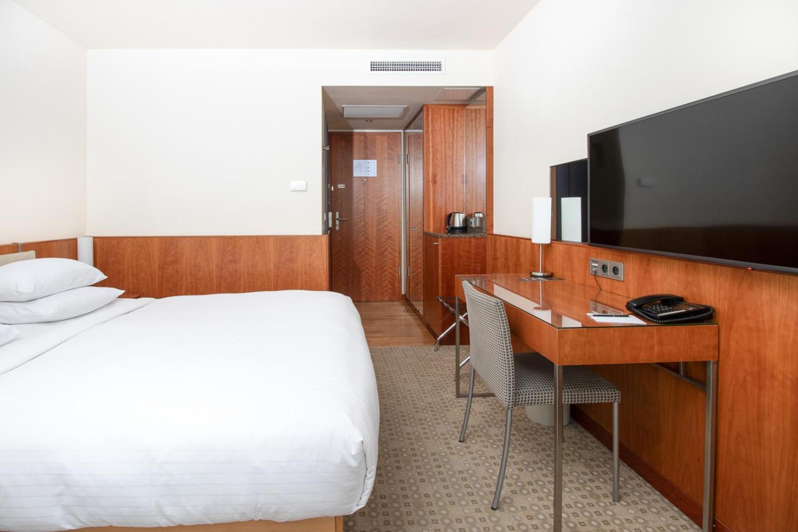 Hotel K+k 4*