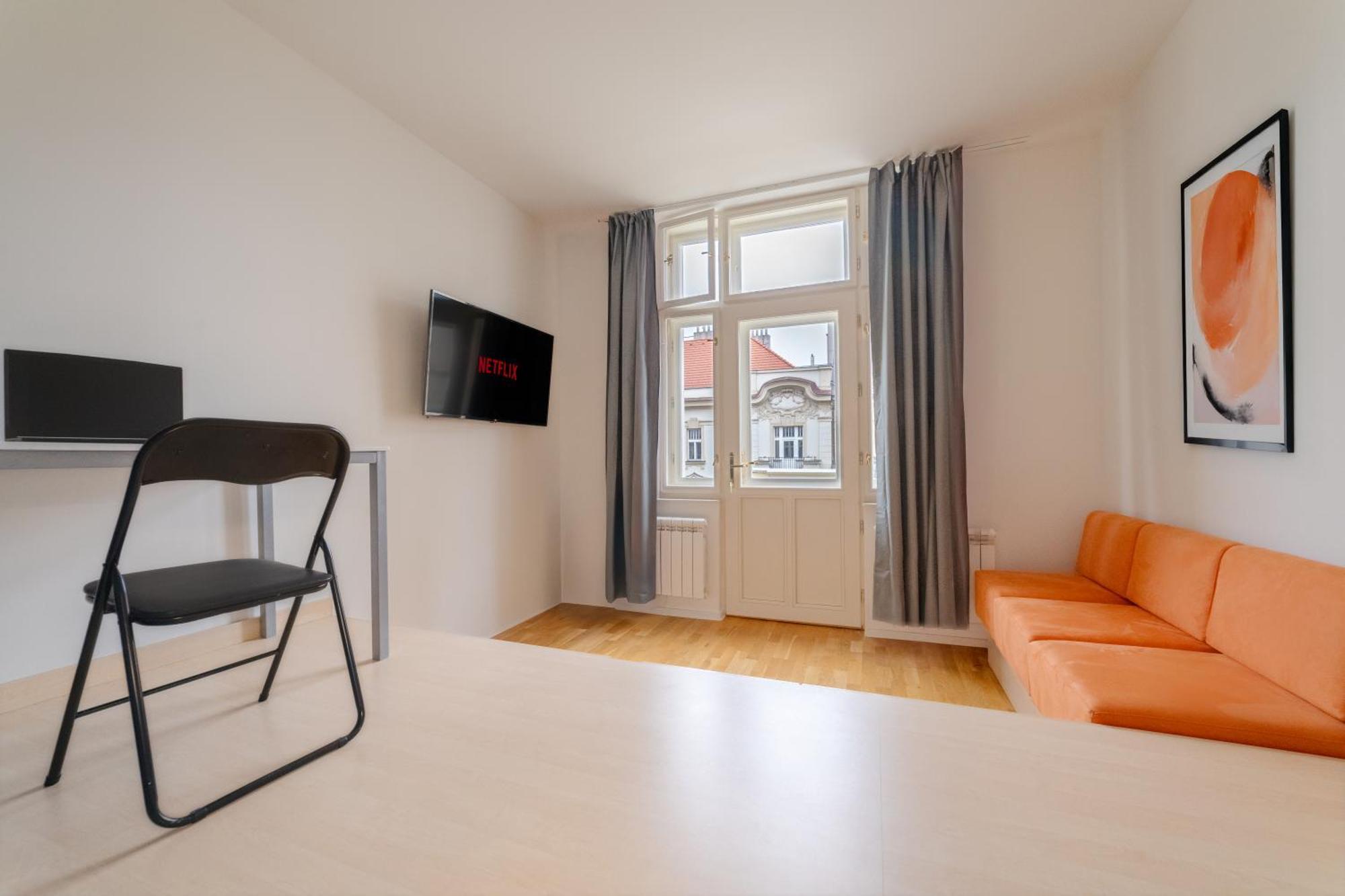 Apartment Chic Brick In Historic City By Rentez *