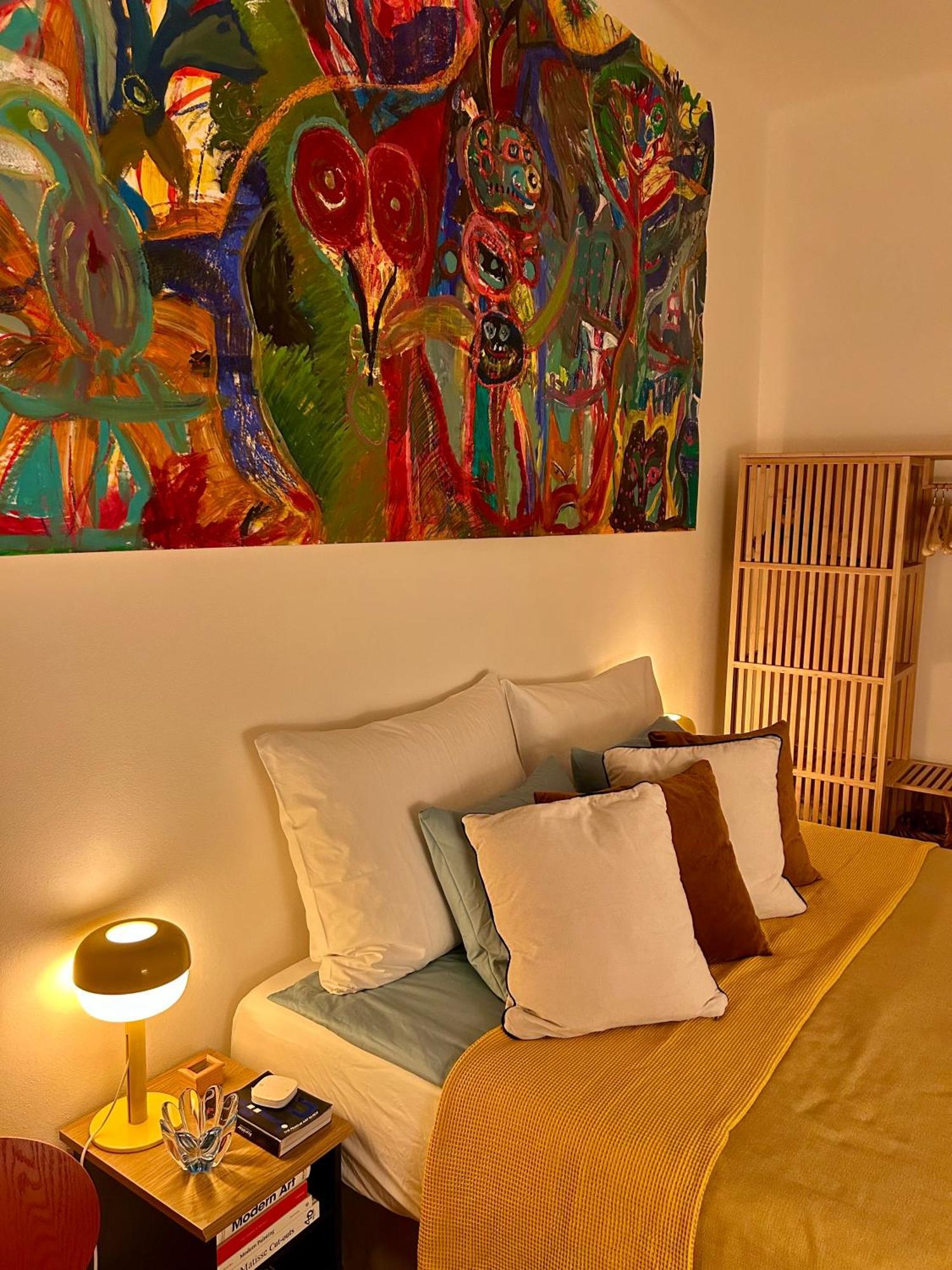 Balcony & King Size Bed Appartement
