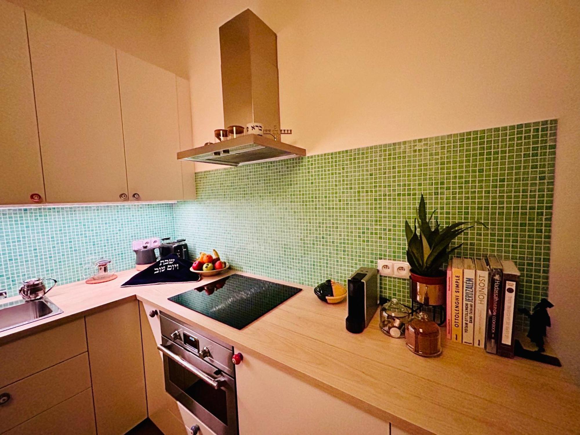 Apartamento Balcony & King Size Bed *