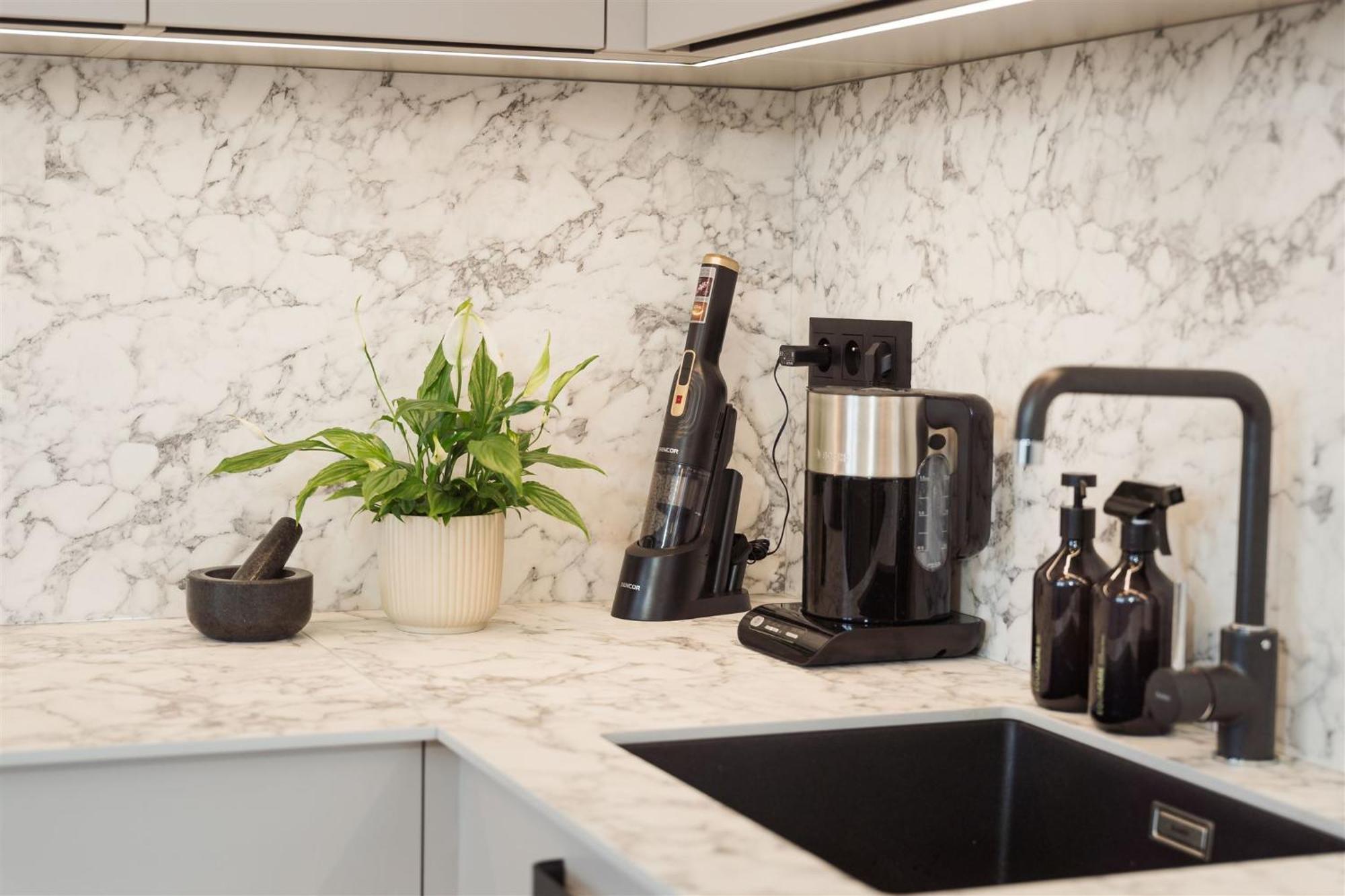 Apartment Luxury Sunny - Free Garage, Metro, Balcony, Ps5, 2nd Parking On Request *