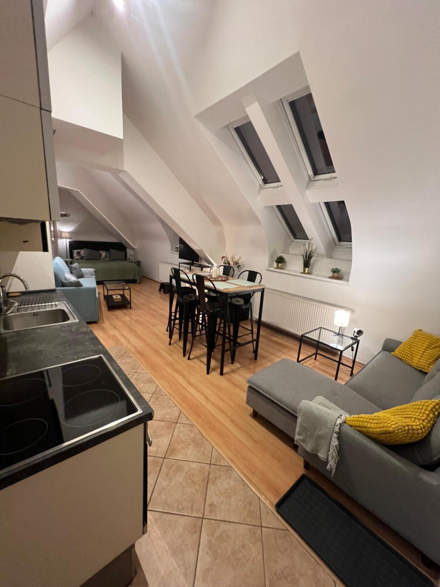 Central, Cozy & Stylish With Views