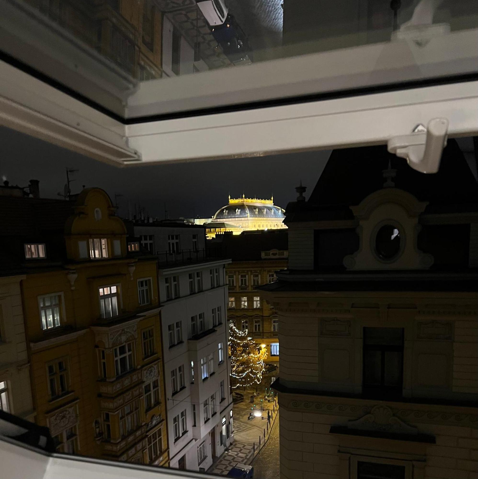 Central, Cozy & Stylish With Views Praga