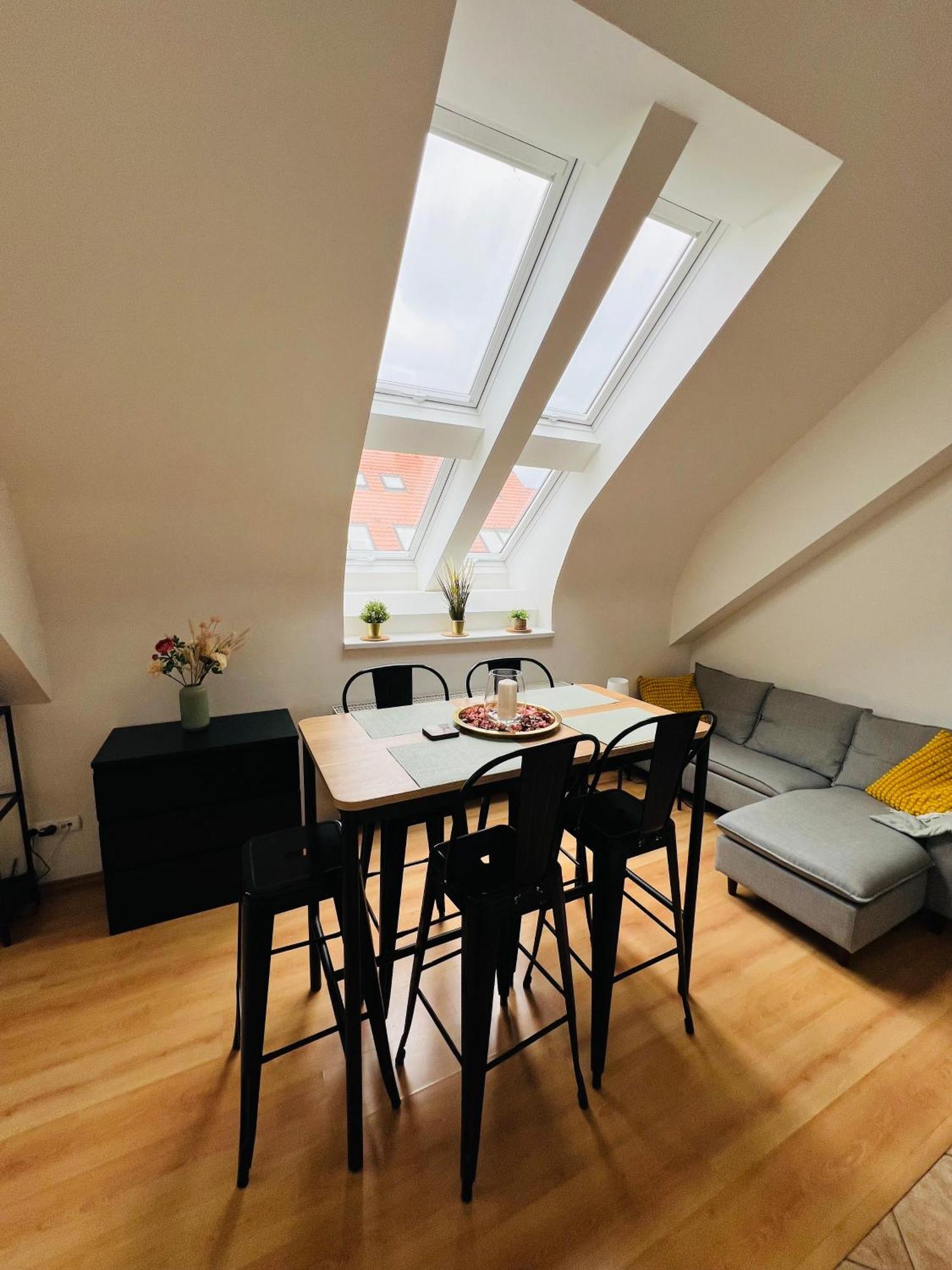 Central, Cozy & Stylish With Views Appartement *