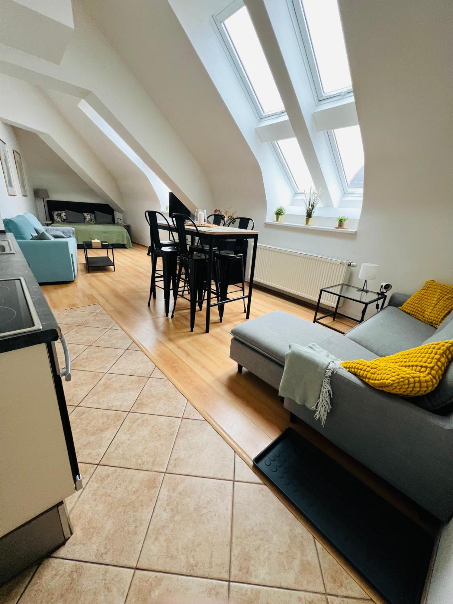 Central, Cozy & Stylish With Views