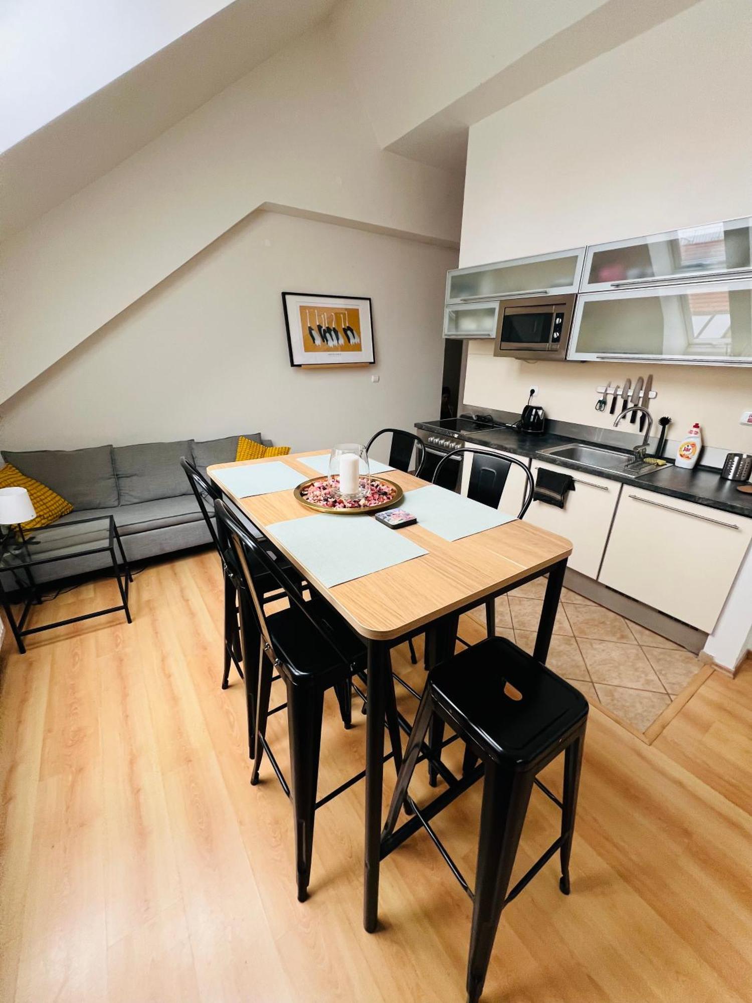 Central, Cozy & Stylish With Views * Praga