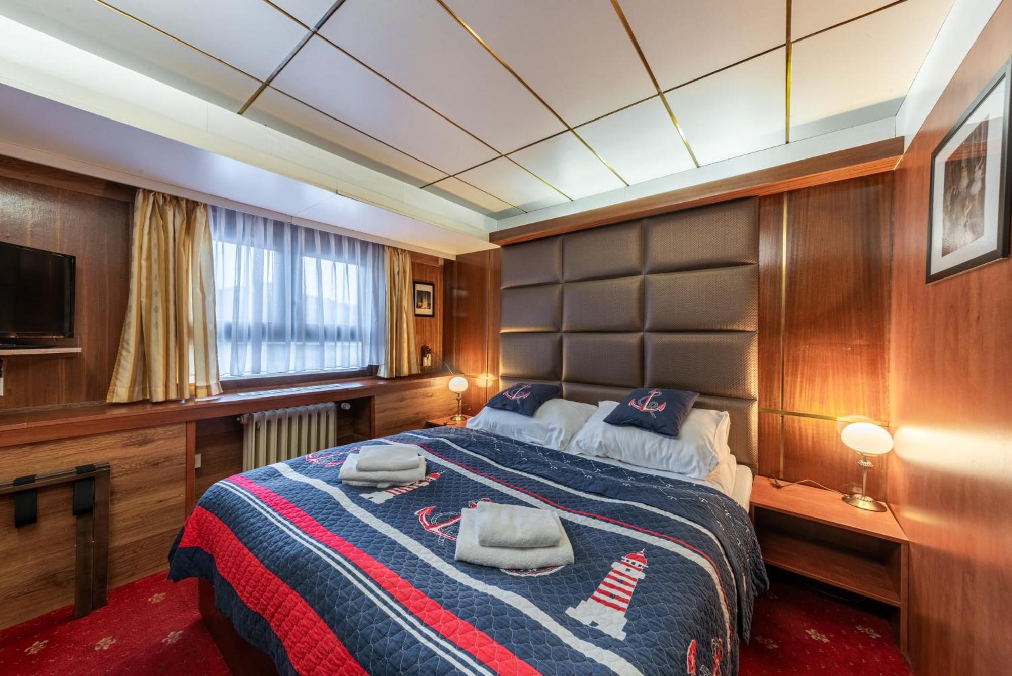 Botel Albatros 3*