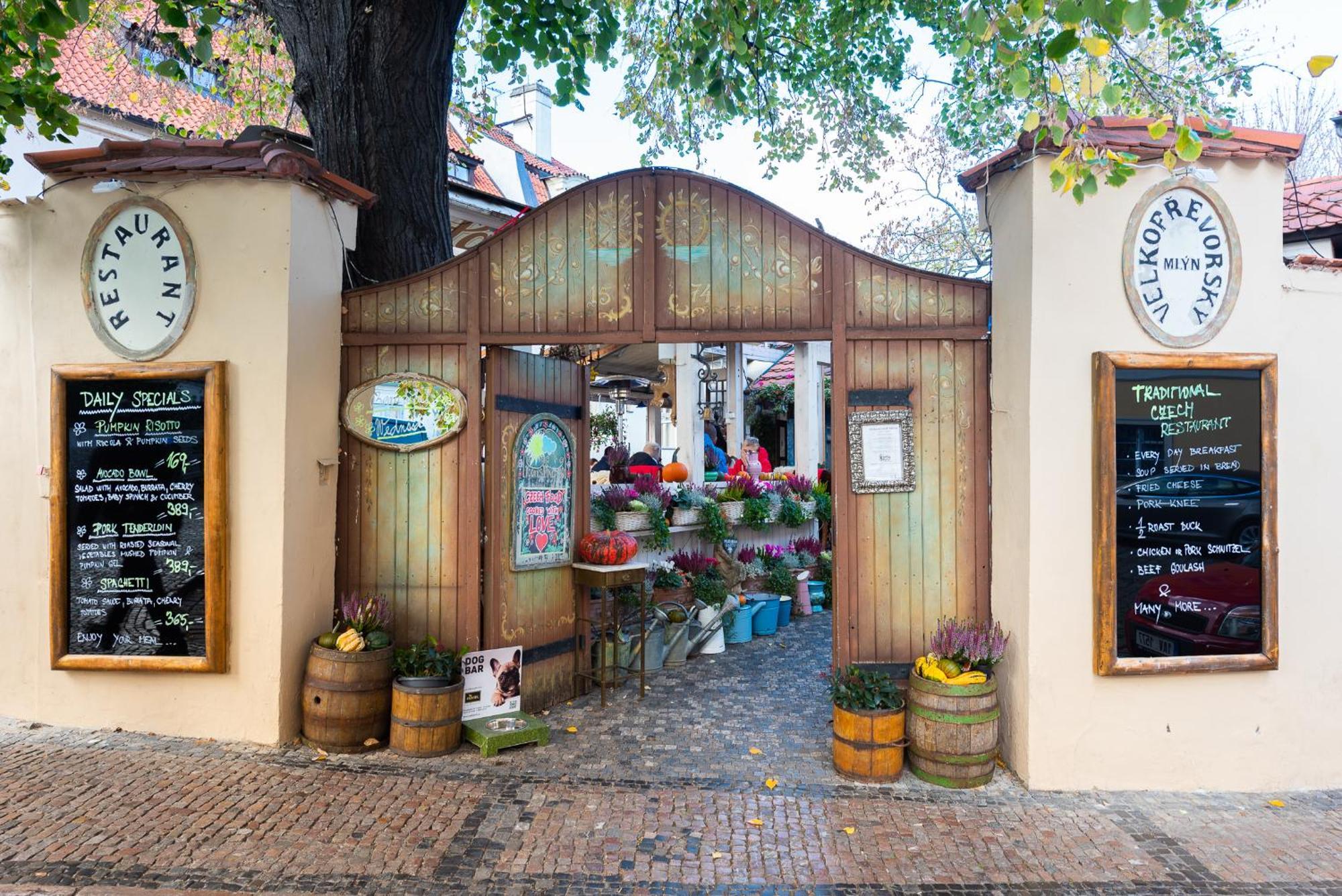 Luxury Retreat By Charles Bridge Daire