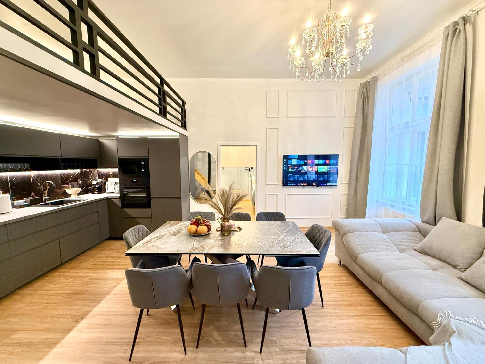 Stunning In Middle Of Wenceslas Square Apartment Prague