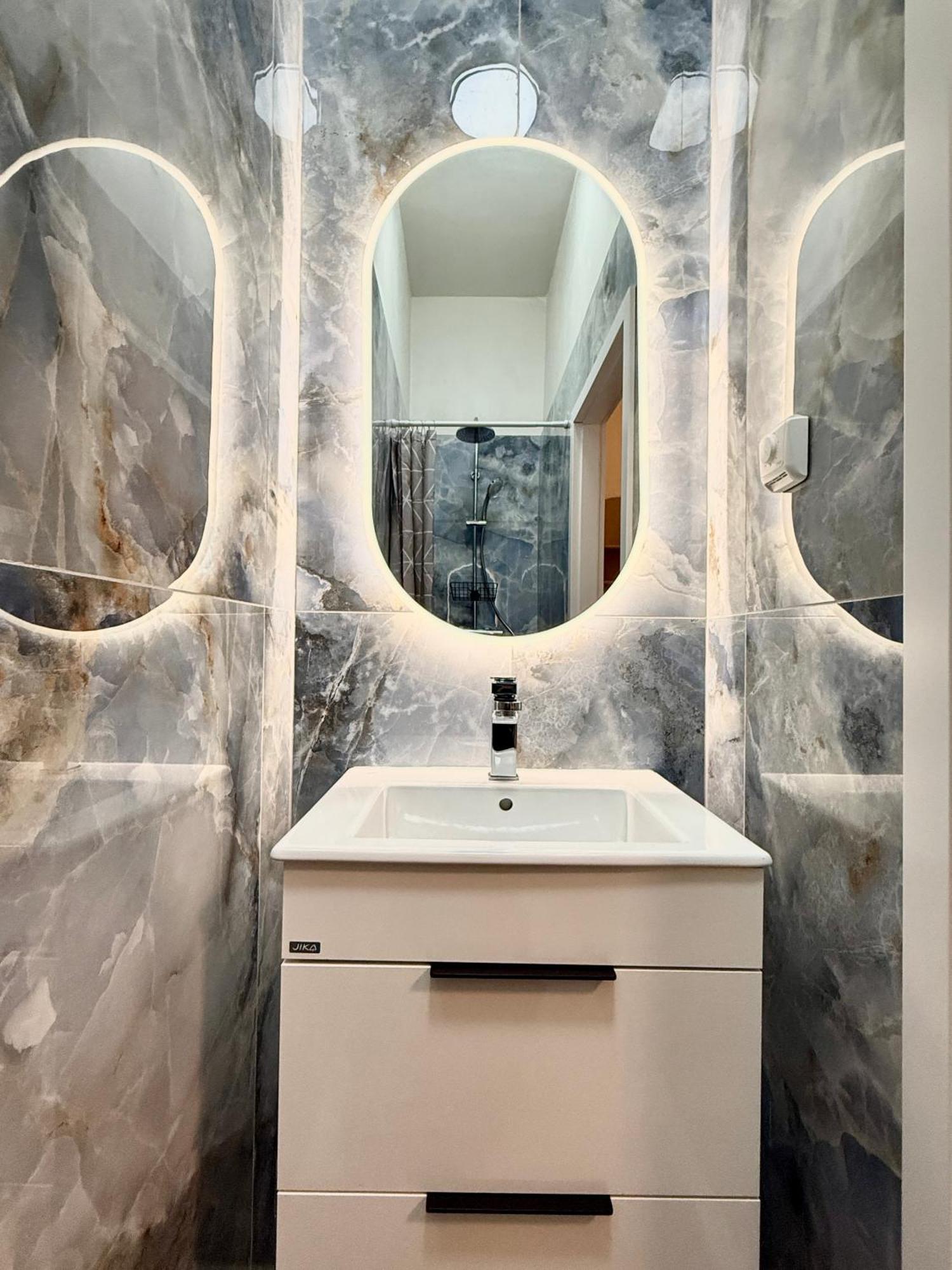 Stunning In Middle Of Wenceslas Square Apartment Prague
