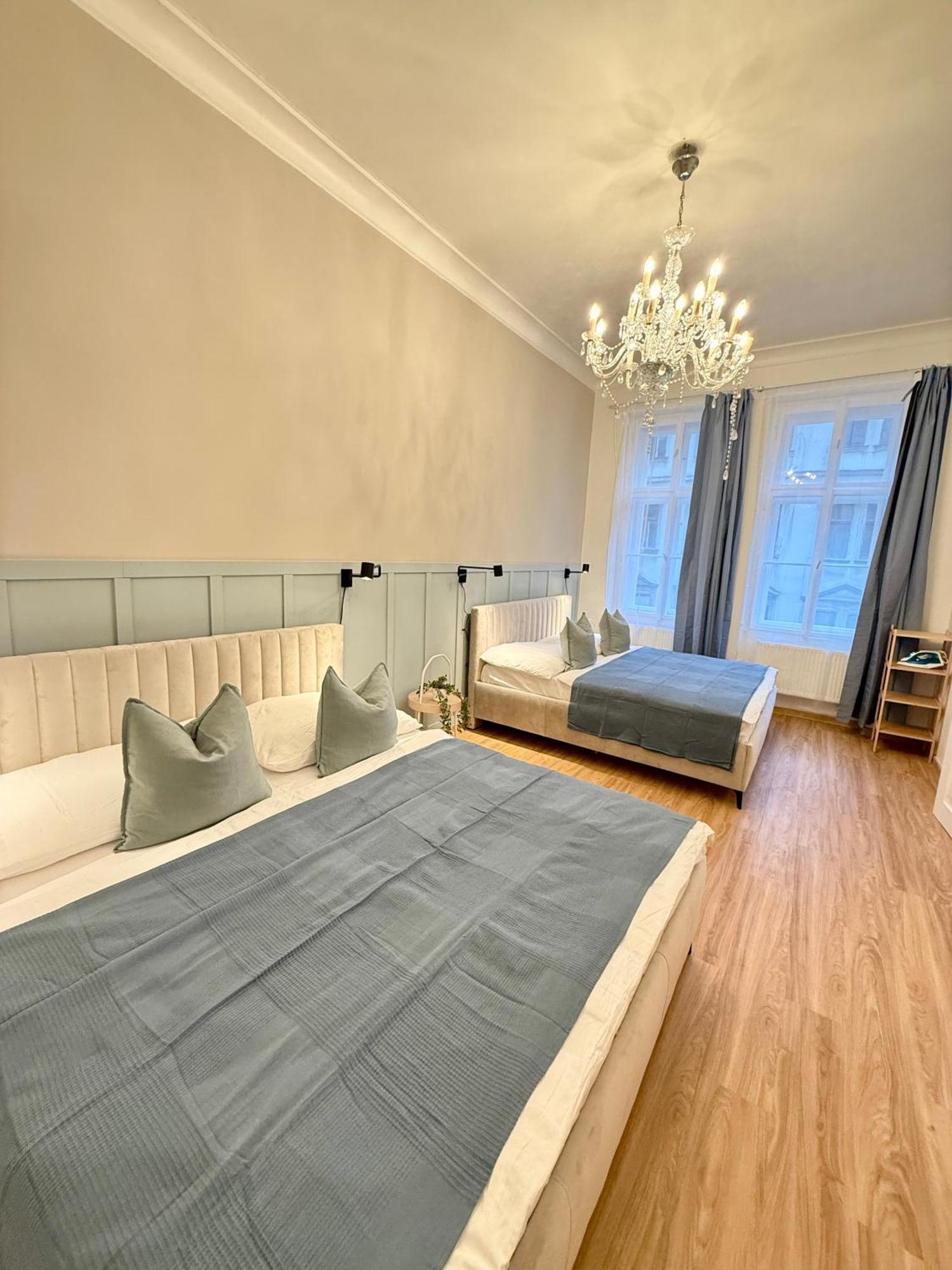 Stunning In Middle Of Wenceslas Square Apartment *