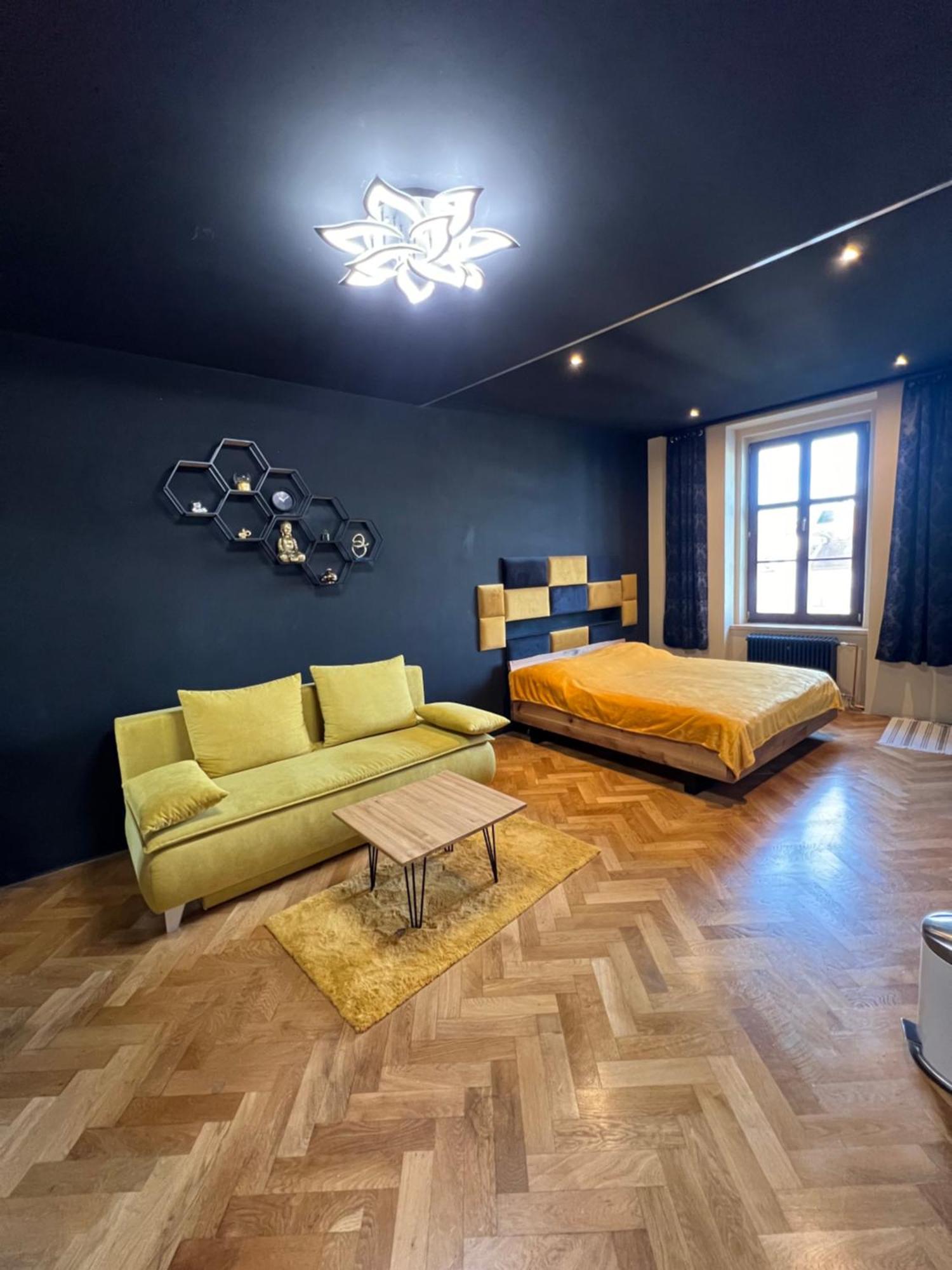 Daire Wenceslas Square 150 M2 *