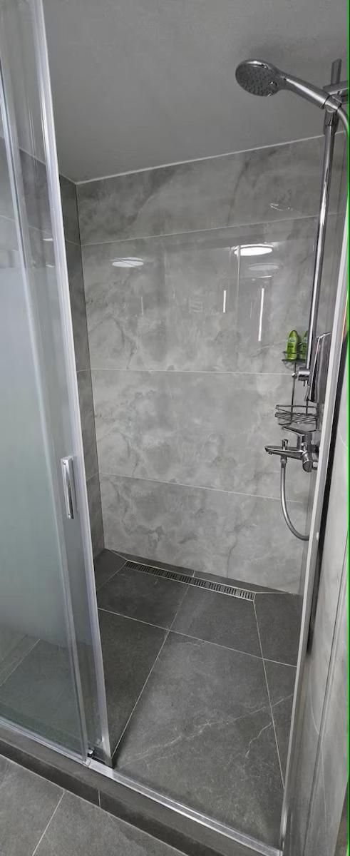 Apartment Vu's *