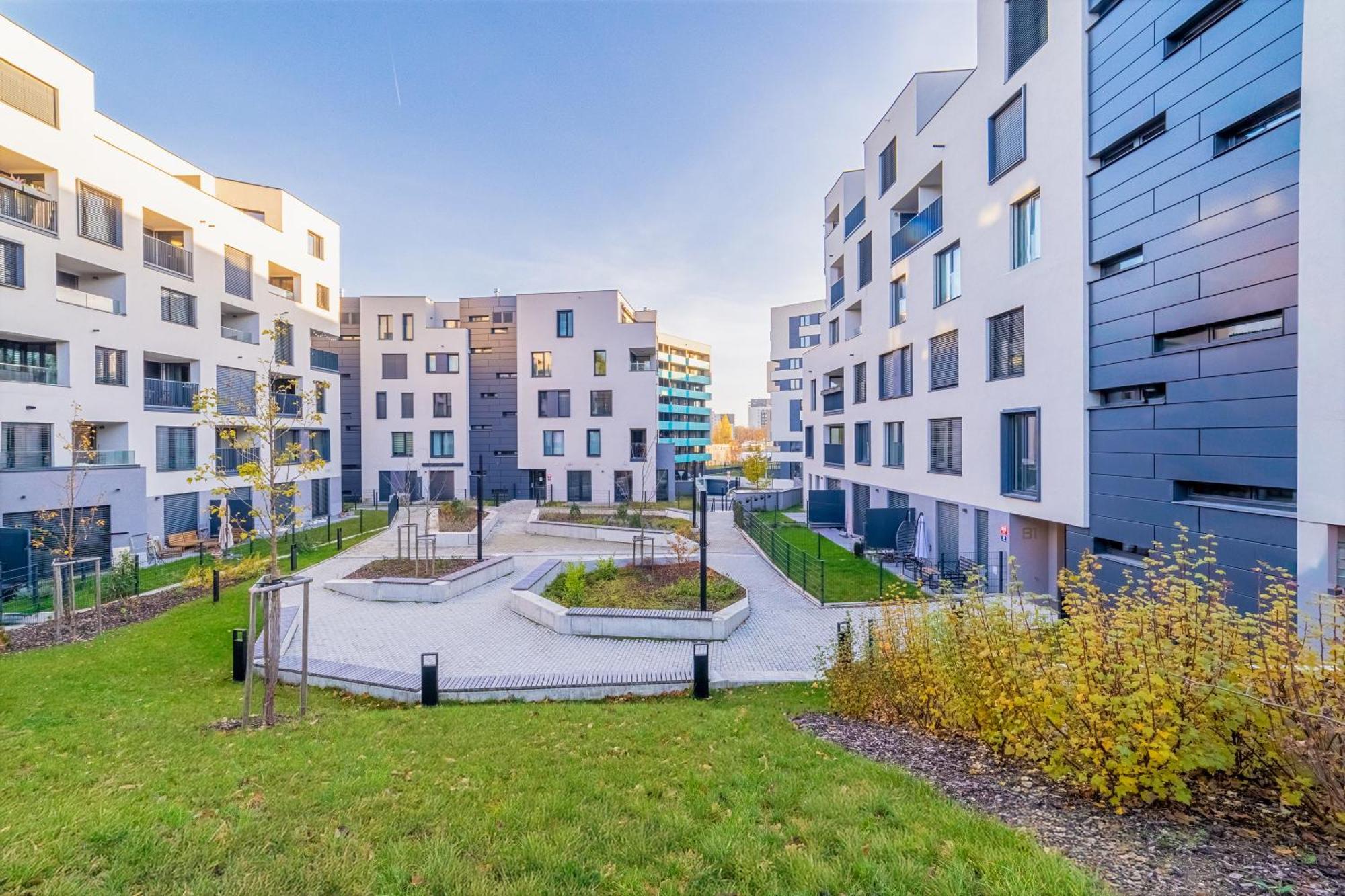 Chic Living At Vista Serenity With Balcony * Prag