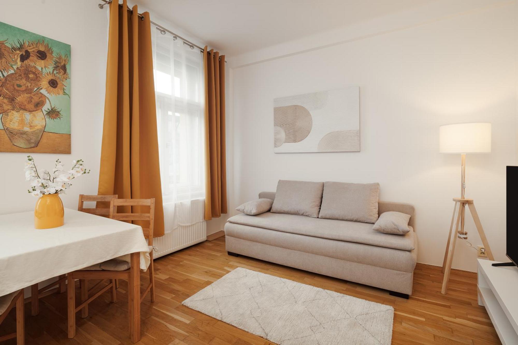 Louvre - Cozy Center With Balcony Apartment Prague