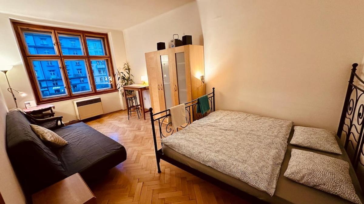 Appartement Sunny With Balcony Near Castle With Castle View Prague