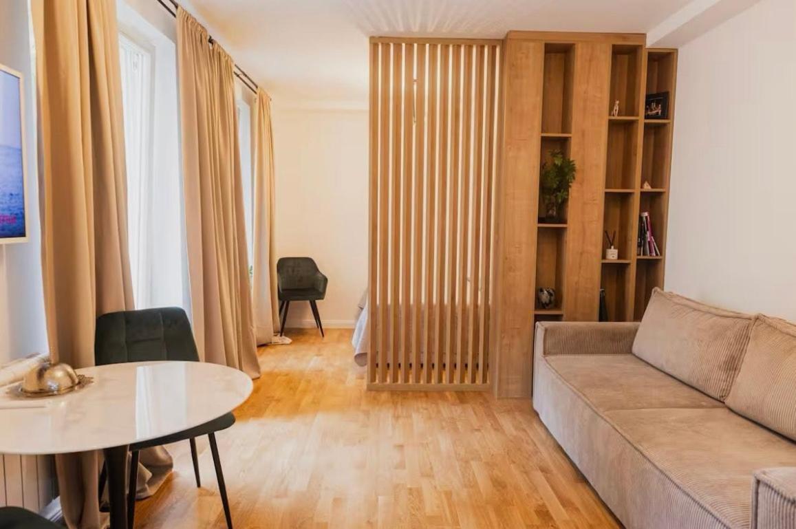 Stylish In The Center Apartment Prague