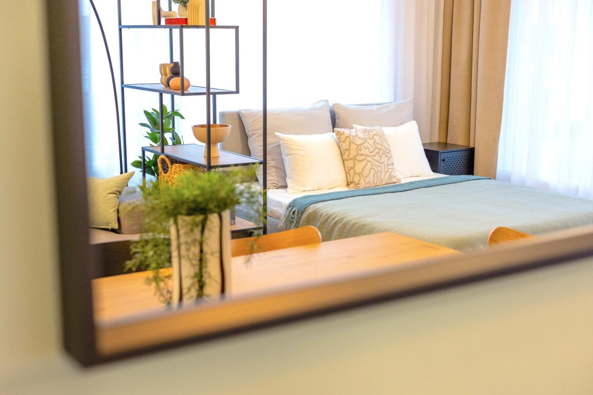 Spacious 3br - 2 Parking Spots, Full Kitchen, By Gravity Prague