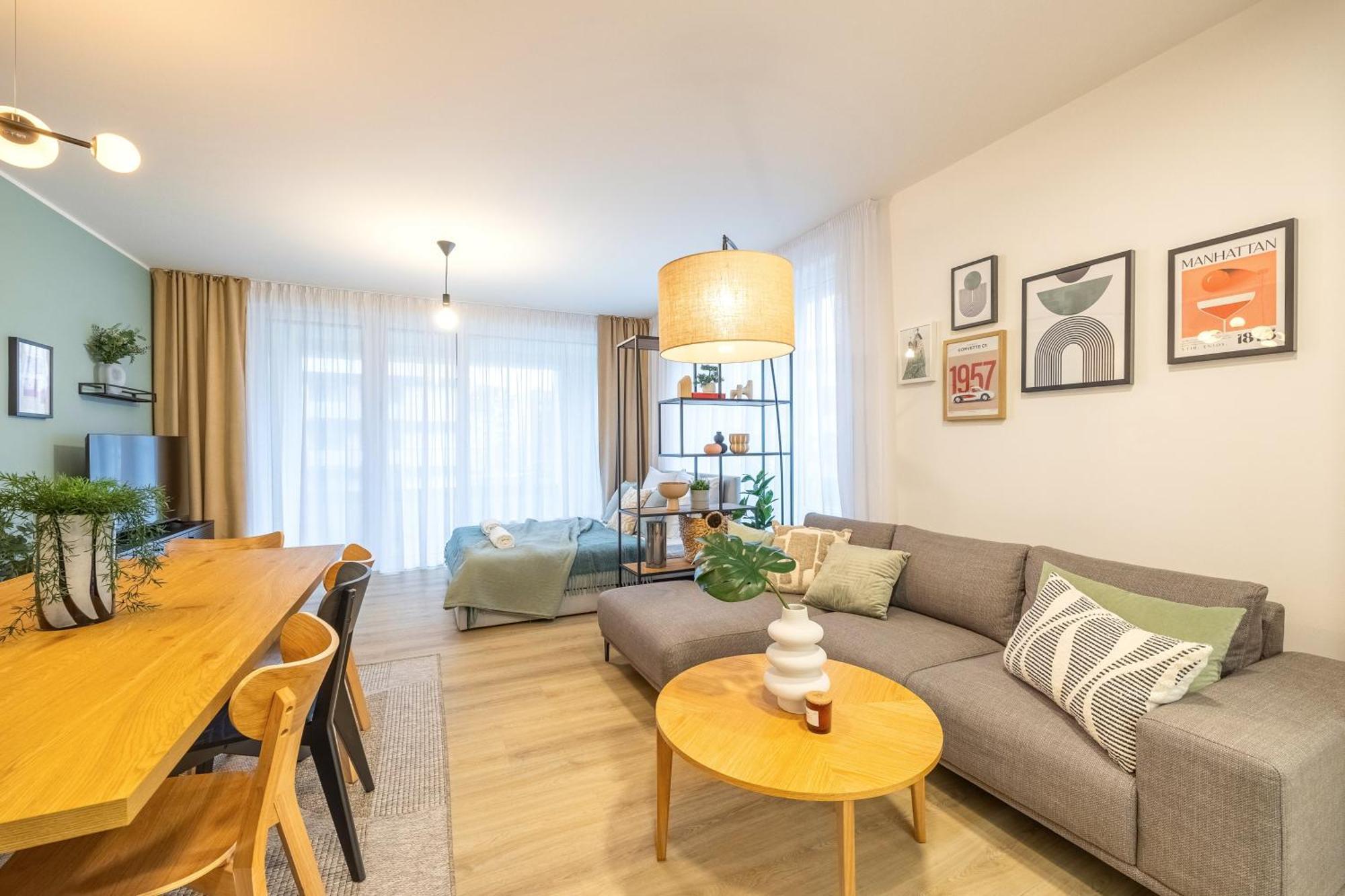 Spacious 3br - 2 Parking Spots, Full Kitchen, By Gravity * Prague