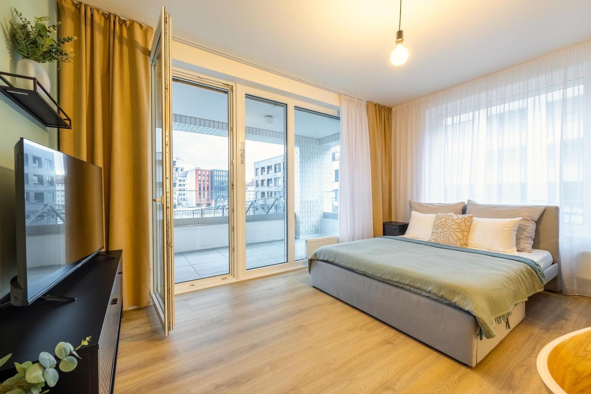 Spacious 3br - 2 Parking Spots, Full Kitchen, By Gravity * Prague