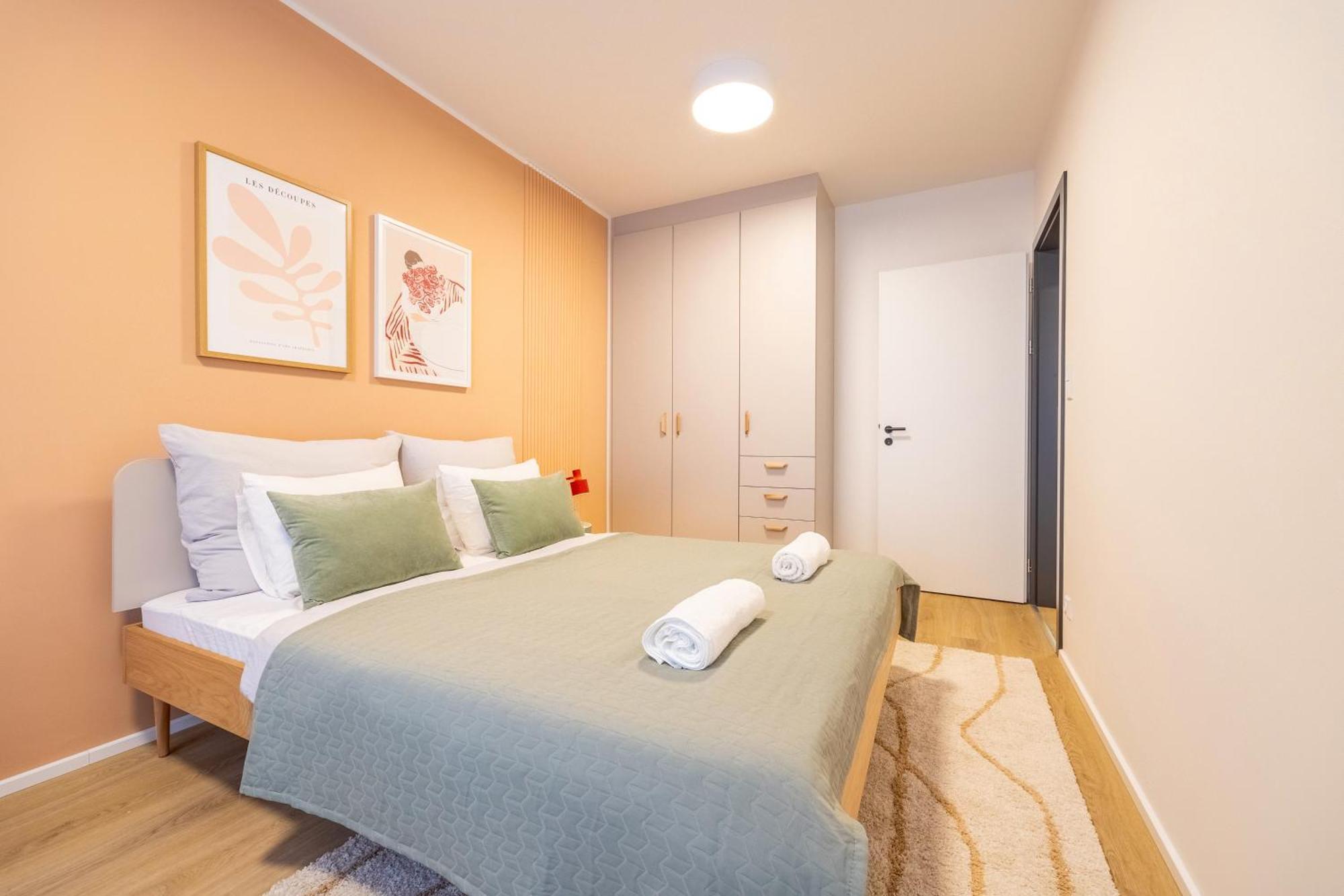 Spacious 3br - 2 Parking Spots, Full Kitchen, By Gravity Apartamento Praga