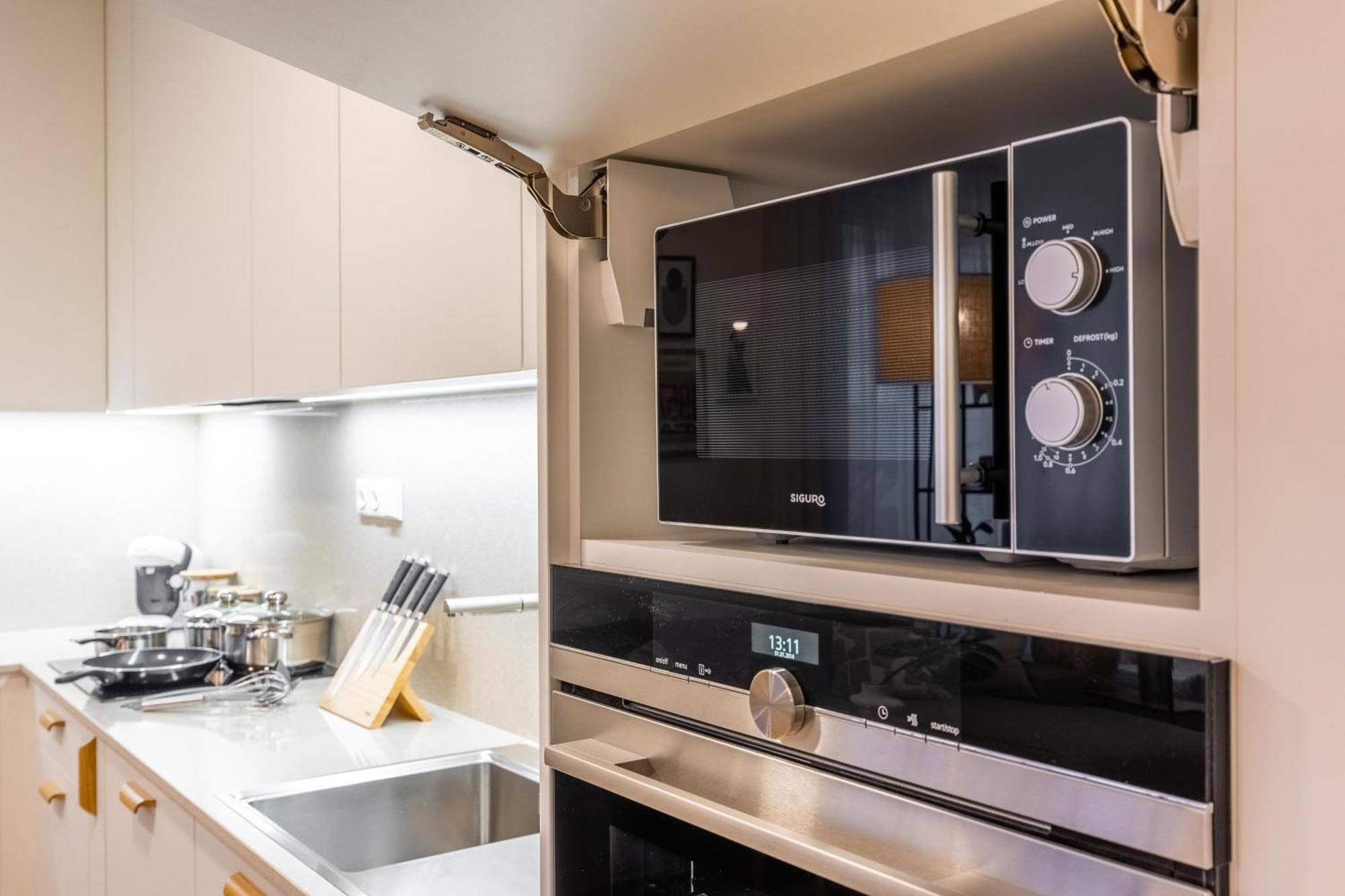 Spacious 3br - 2 Parking Spots, Full Kitchen, By Gravity Prague