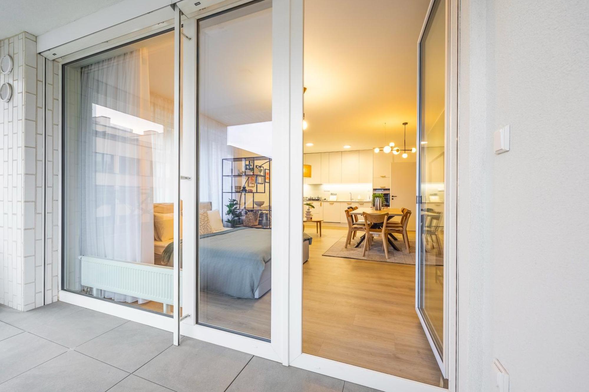 Spacious 3br - 2 Parking Spots, Full Kitchen, By Gravity Apartment