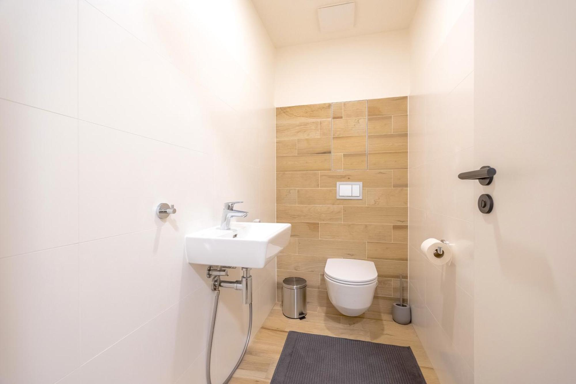 Spacious 3br - 2 Parking Spots, Full Kitchen, By Gravity * Prague