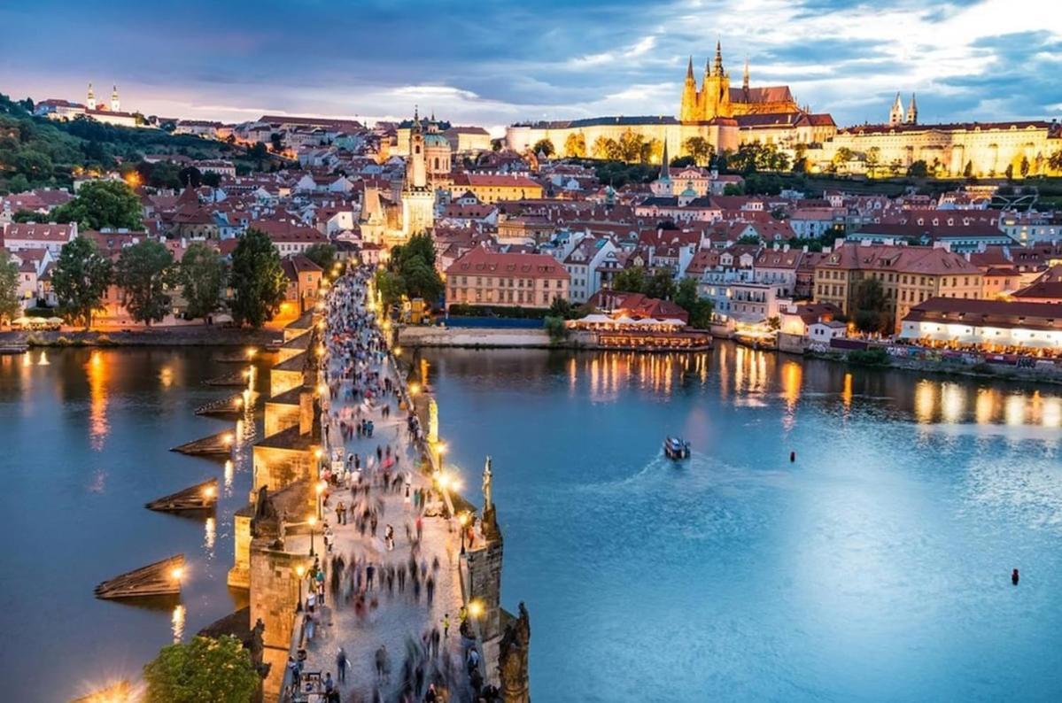 Family Arena Apartment Prague