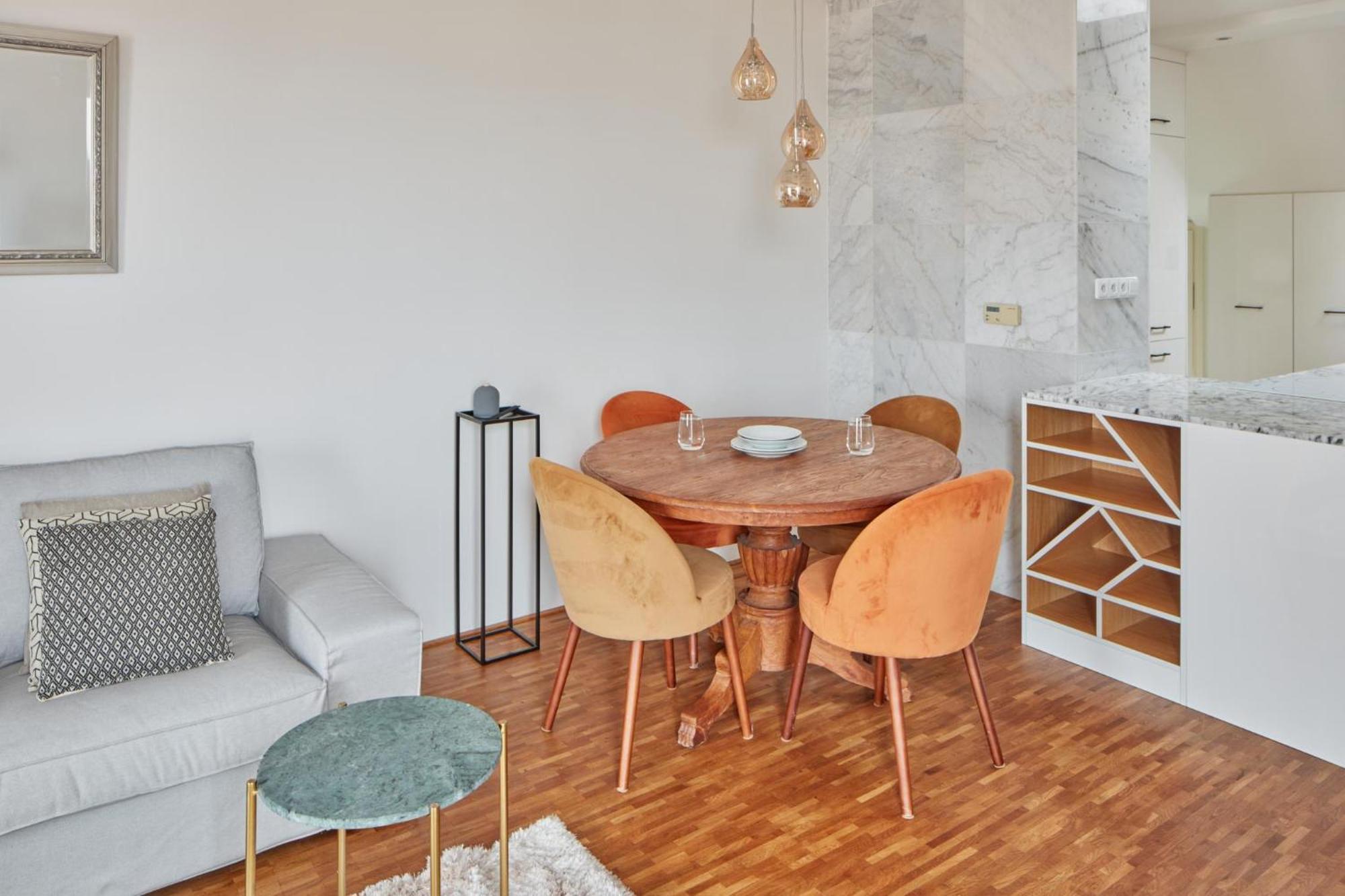 Days Apartment *